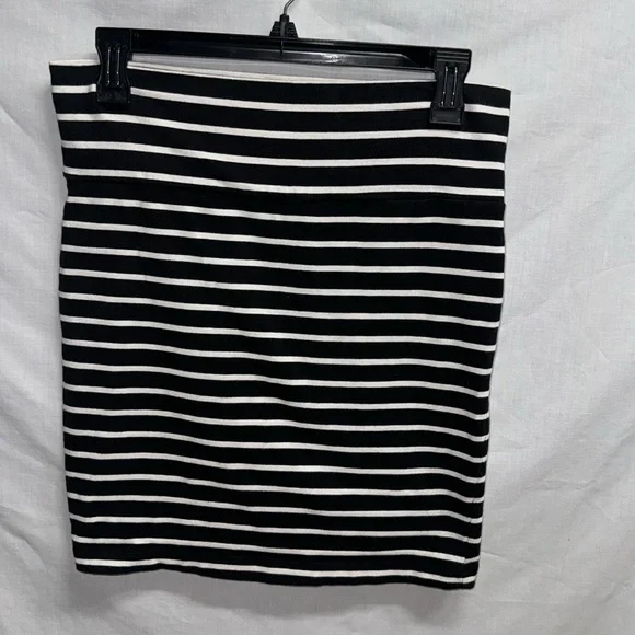 Forever 21 | Black & White Striped Stretchy Skirt | Size Large - Picture 2 of 6